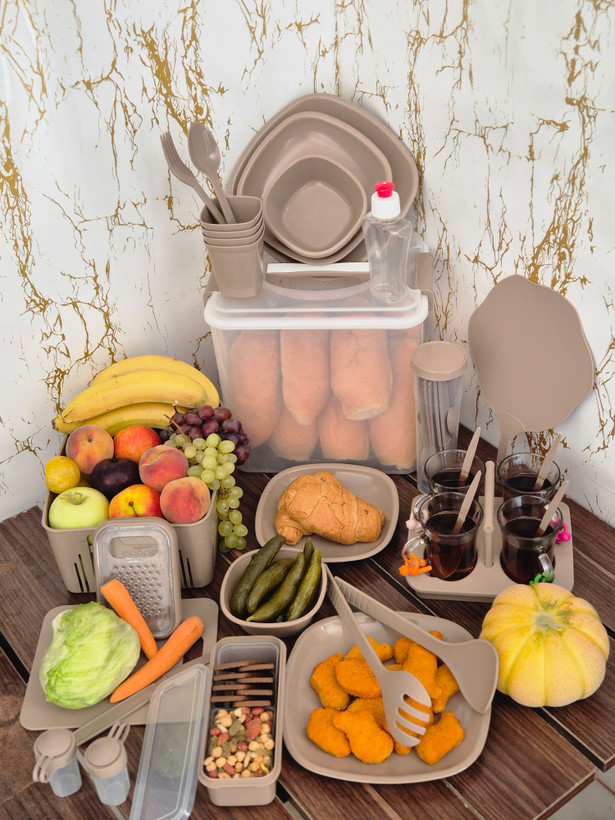 سرویس غذاخوری و چایخوری مسافرتی ۴ نفره ۵۶ پارچه کامل با باکس بزرگ